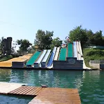 Campeggio Pmr Avec Terrasse - 4 Personnes - Api-1-52-1522 Beaudreix